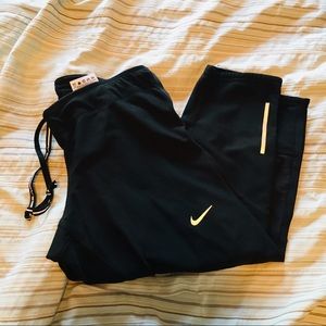 NIKE CROPPED LEGGINGS